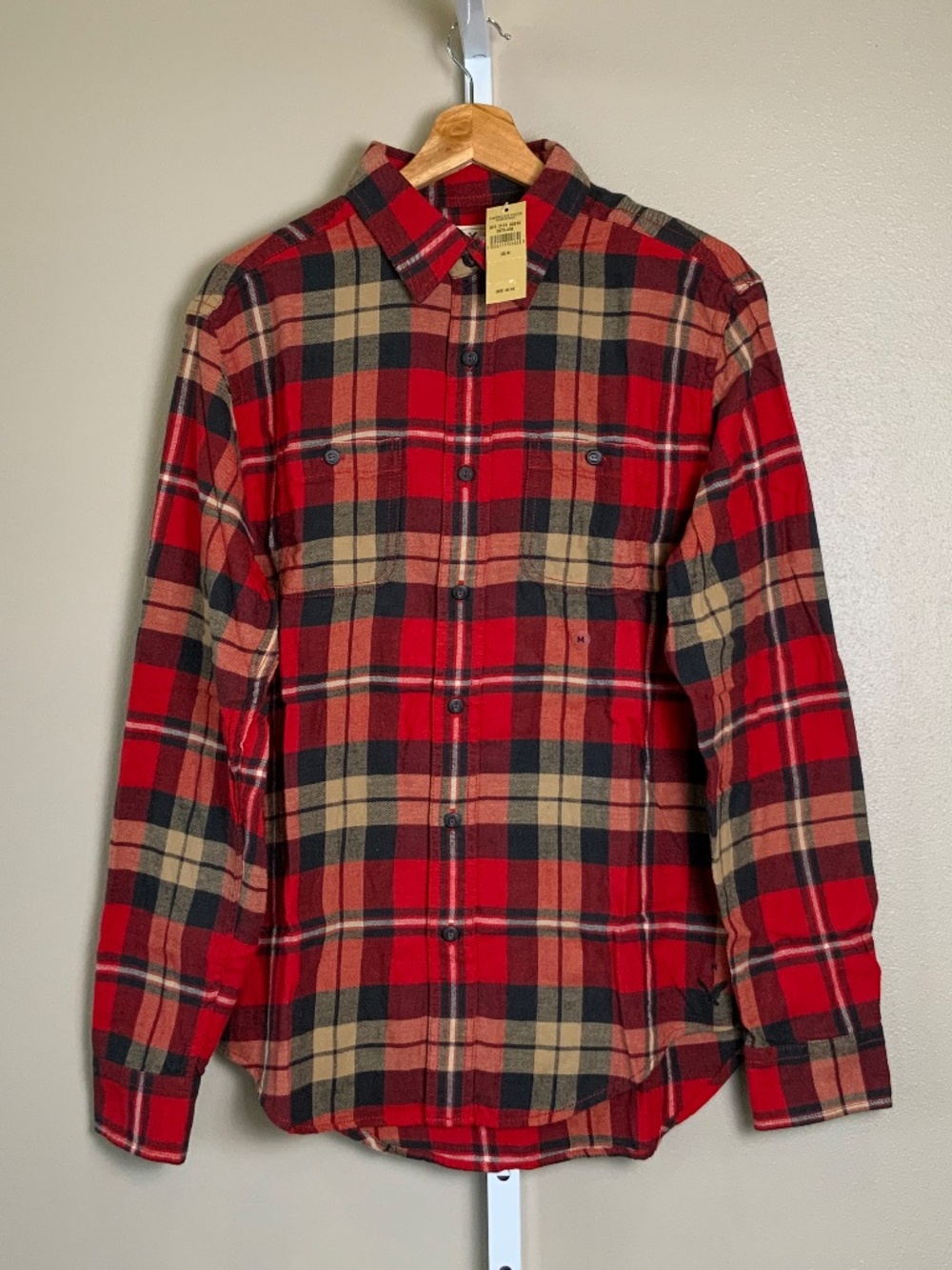 American Eagle Outfitters Classic Fit Plaid Heritage Flannel Button Down Shirt